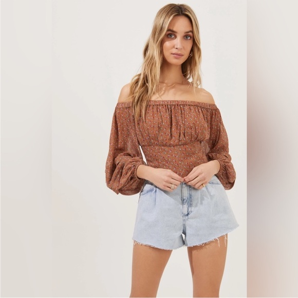ASTR Off the Shoulder Cropped Blouse - Picture 1 of 7
